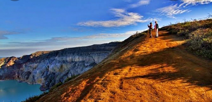 ijen crater tour from banyuwangi midnight